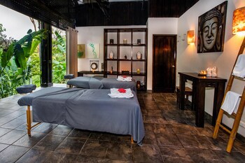 Tiki Villas Rainforest Lodge & Spa