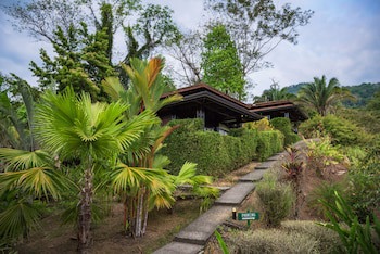 Tiki Villas Rainforest Lodge & Spa