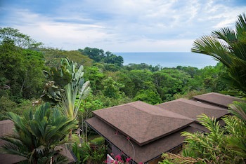 Tiki Villas Rainforest Lodge & Spa