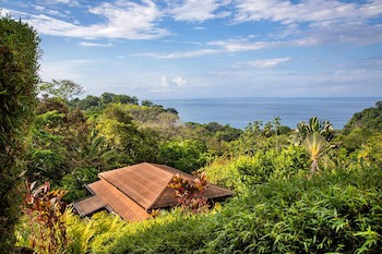 Tiki Villas Rainforest Lodge & Spa