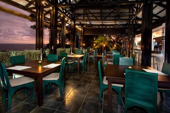 Tiki Villas Rainforest Lodge & Spa