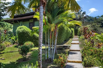 Tiki Villas Rainforest Lodge & Spa