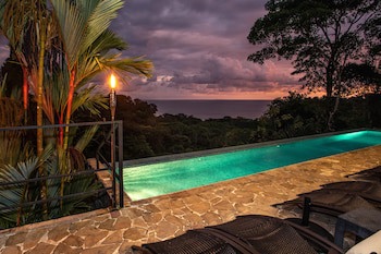 Tiki Villas Rainforest Lodge & Spa