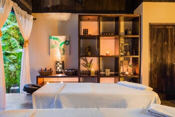 Tiki Villas Rainforest Lodge & Spa