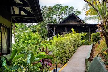 Tiki Villas Rainforest Lodge & Spa