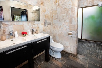 Tiki Villas Rainforest Lodge & Spa