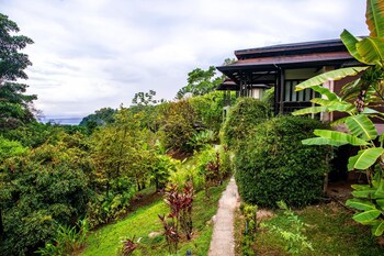 Tiki Villas Rainforest Lodge & Spa
