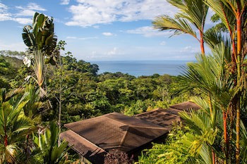 Tiki Villas Rainforest Lodge & Spa