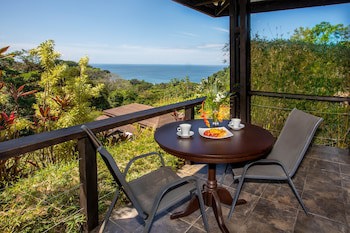 Tiki Villas Rainforest Lodge & Spa