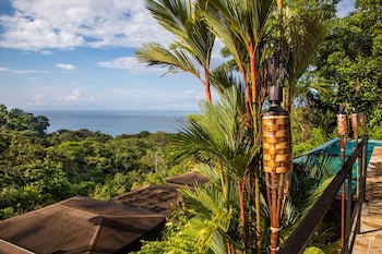 Tiki Villas Rainforest Lodge & Spa