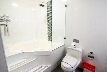 El Polo Apart Hotel & Suites