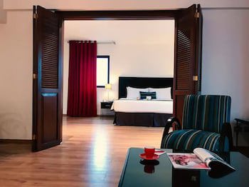 El Polo Apart Hotel & Suites