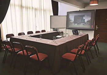 El Polo Apart Hotel & Suites