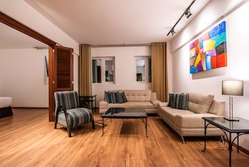 El Polo Apart Hotel & Suites