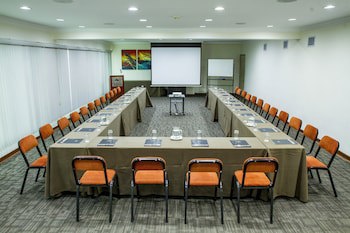 El Polo Apart Hotel & Suites