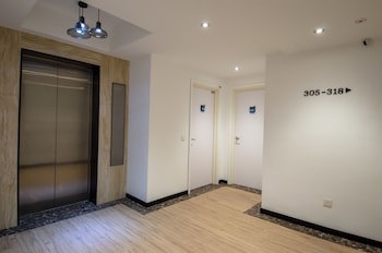 12Fly Hotel