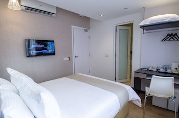 12Fly Hotel