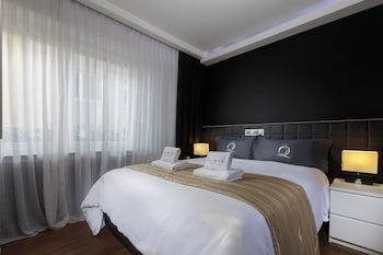 The Queen Luxury Apartments - Villa Medici