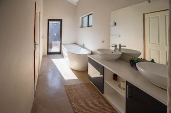 Bushriver Lodge