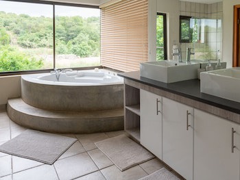 Bushriver Lodge