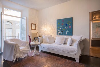 Caffe Dell Arte Boutique Rooms