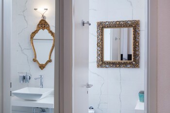 Caffe Dell Arte Boutique Rooms