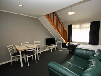 Champers Motor Inn