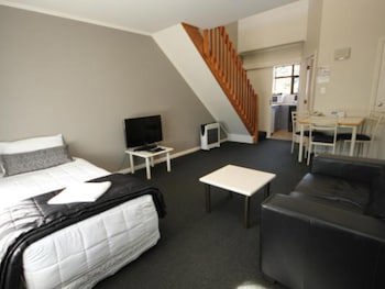 Champers Motor Inn