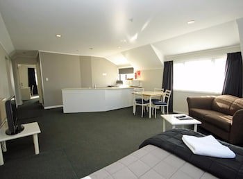 Champers Motor Inn