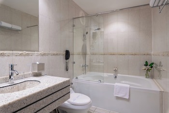 Warwick Al Jubail Hotel