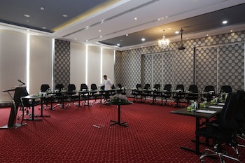 Warwick Al Jubail Hotel