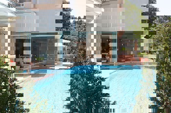 Chrielka Hotel Apartments