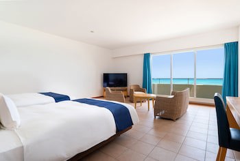 En Resort Kumejima Eef Beach Hotel
