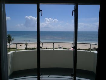En Resort Kumejima Eef Beach Hotel