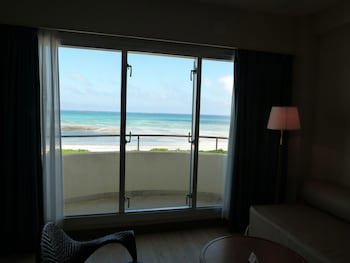 En Resort Kumejima Eef Beach Hotel
