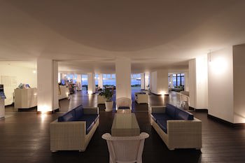 En Resort Kumejima Eef Beach Hotel