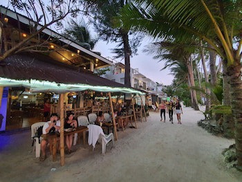 Cocoloco Boracay Beach Resort