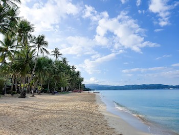 Cocoloco Boracay Beach Resort