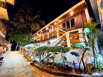 Cocoloco Boracay Beach Resort