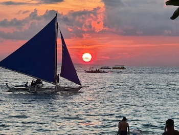 Cocoloco Boracay Beach Resort