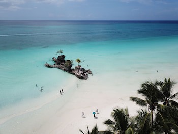 Cocoloco Boracay Beach Resort