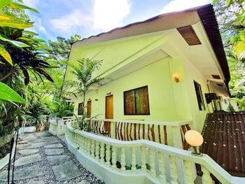 Cocoloco Boracay Beach Resort