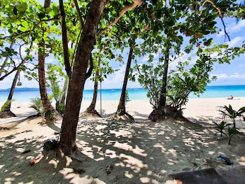 Cocoloco Boracay Beach Resort