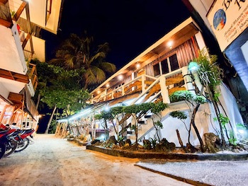Cocoloco Boracay Beach Resort