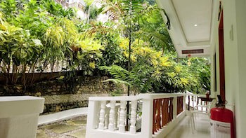 Cocoloco Boracay Beach Resort