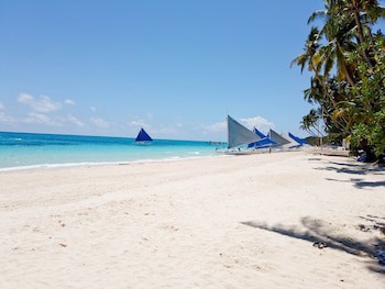 Cocoloco Boracay Beach Resort