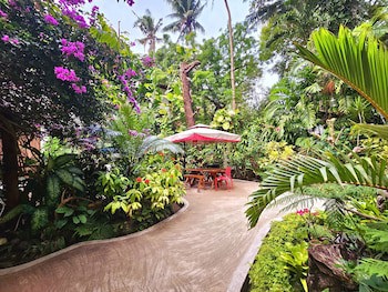 Cocoloco Boracay Beach Resort