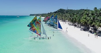 Cocoloco Boracay Beach Resort