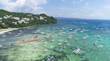 Cocoloco Boracay Beach Resort
