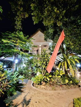 Cocoloco Boracay Beach Resort